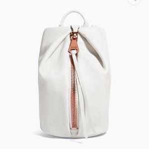 Meet your Posher, Elena